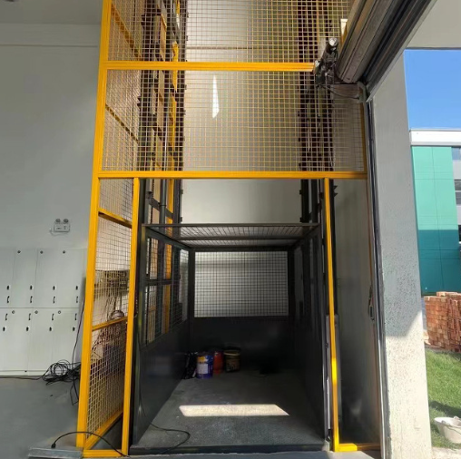 贵港导轨式升降机助力物流园破解运输难题